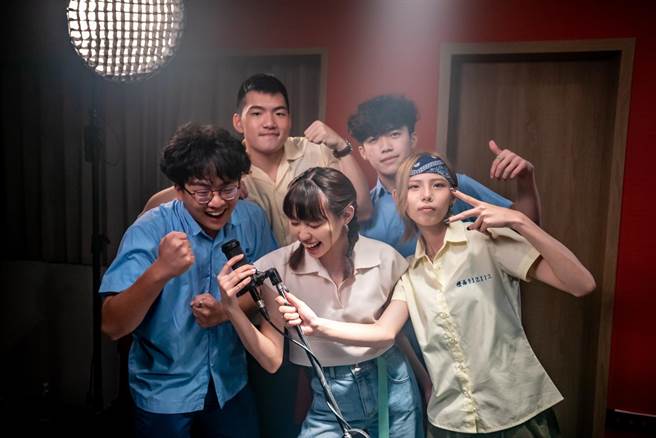 桃园市青年局号召青年大合唱为台湾加油。（青年局提供／吕筱蝉桃园传真）