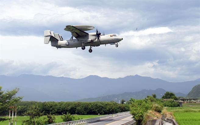 E-2K空中预警机也到志航基地进行演习。（庄哲权摄）