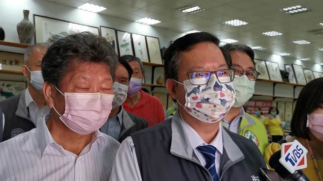 桃园市长郑文灿13日指出，新北幼儿园群聚感染也波及桃园一对夫妻，12日有跟新北市长侯友宜通电话。(蔡依珍摄)