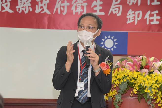 南投县卫生局长陈南松，13日宣誓就职。（南投县政府提供／廖志晃南投传真）