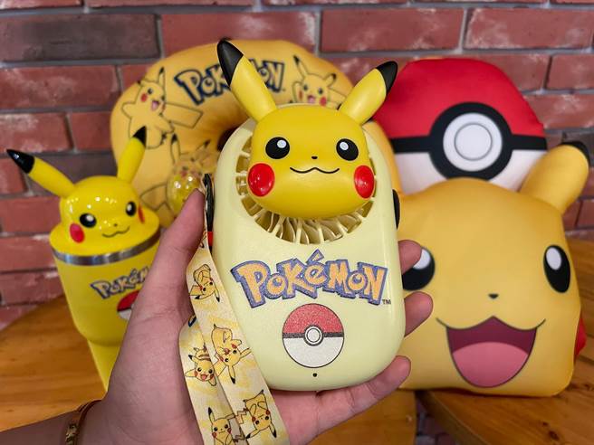 85度C皮卡丘造型随身凉风扇，加价购349元。（85度C提供）