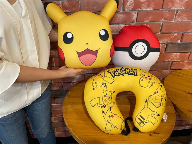 85度C宝可梦变形枕，加价购419元。（85度C提供）