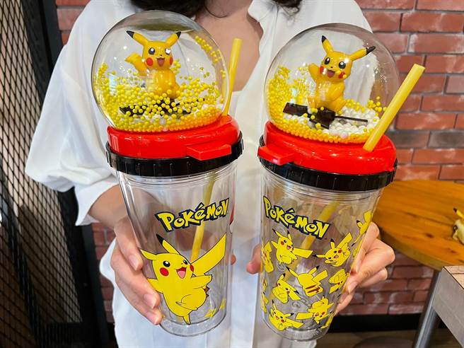 宝可梦转转随手杯，加购价379元。（85度C提供）