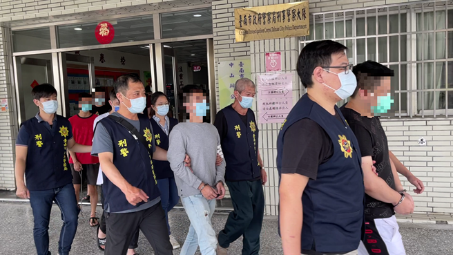 台南市警方偵辦今年3月間白河擄人案，警方再拘提8人，累計已22人到案。（讀者提供／張毓翎台南傳真）