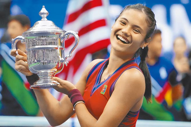 2021美國網球公開賽女單冠軍昨由英國拉杜卡努（見圖）擊敗加拿大費南德茲。（路透）