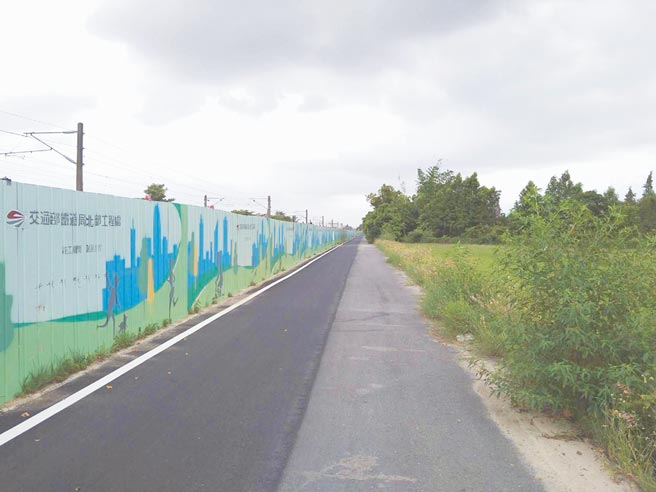 嘉义铁高工程将徵收水上乡台铁沿线的土地，不满补偿价格的地主研商自救办法。（廖素慧摄）