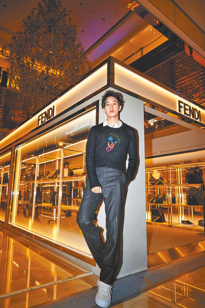 孫麥傑穿時尚服裝出席微風之夜。（取自孫麥傑IG）