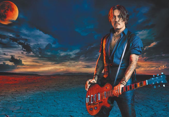 迪奥旷野之心淬炼香精代言人强尼戴普形象照。（迪奥提供）