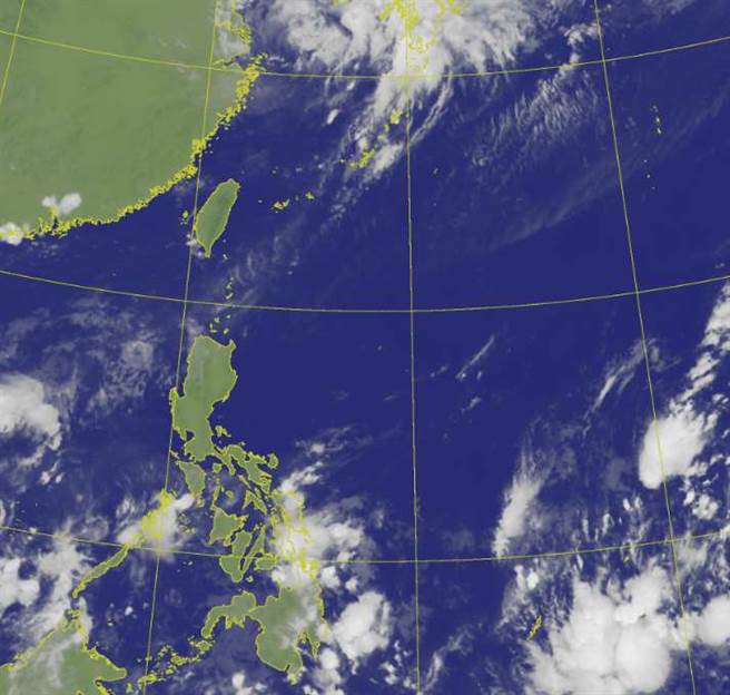 菲律宾东方海面仍有许多热带云簇，有模式显示周末到下周仍有颱风发展的机会。(翻摄自气象局)
