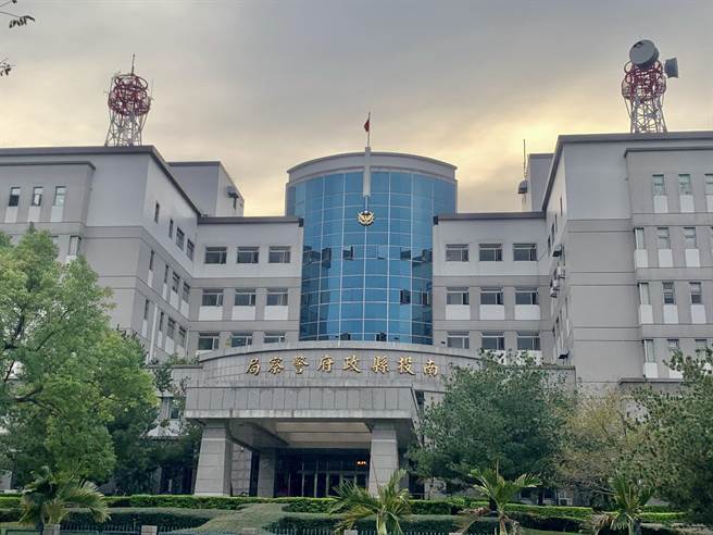 南投县警局6分局长大风吹，苏玉坪调主任秘书。（廖志晃摄）