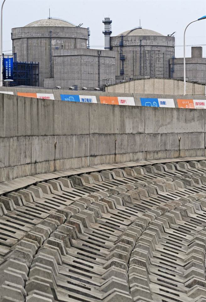 中国大陆首座核电站运行许可证获批延续。大陆生态环境部官网近日发布通知，经大陆国家核安全局批准，秦山核电厂1号机组运行许可证获准延续，有效期延续至2041年7月30日。（新华社）