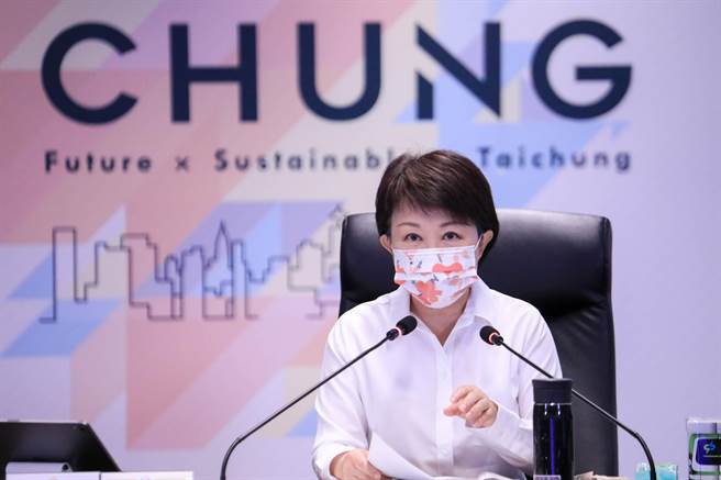 台中市長盧秀燕14日在市政會議表示，9月23日起將為全市高中職以下學生接種BNT。（盧金足攝）