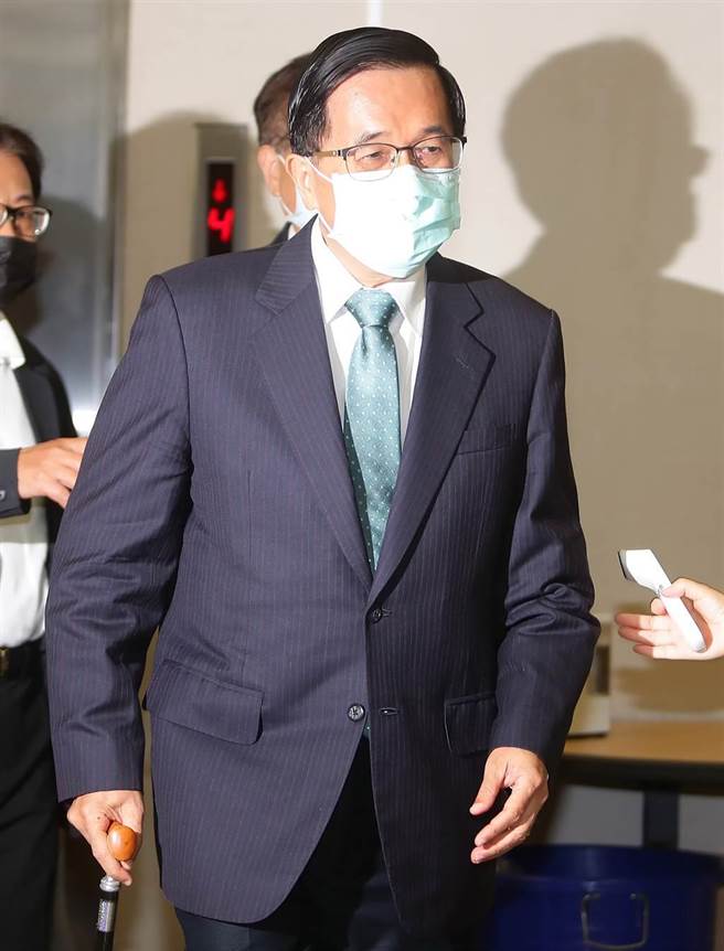 前总统陈水扁夫妇在台南市的大楼住家门前被不明人士放置可疑公文袋，经陈家报警后，台南市警局认定管辖的市警一分局因侦办过程有瑕疵，立即处分分局长方国玺。（本报资料照片）