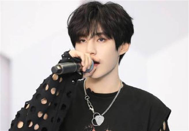 李权哲被站姐爆料私生活不检点。(图/翻摄自微博)