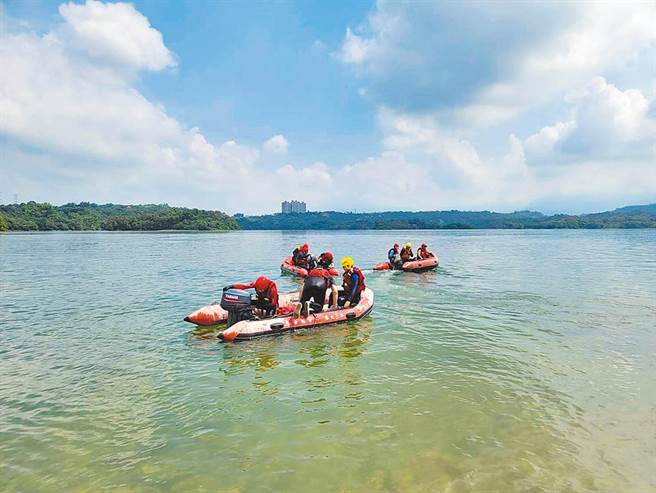 溺毙嘉义消防员是独子，平时训练成绩第一，本身又有潜水证照却发生意外，目前正调查原因。(嘉县消防局提供／张亦惠嘉县传真）