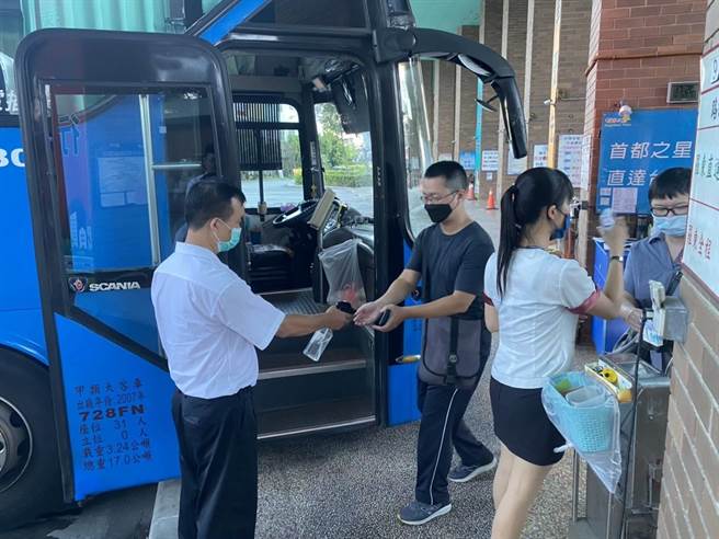 为纾解东部返乡人潮，多家客运业者加开班次因应。（首都客运提供）