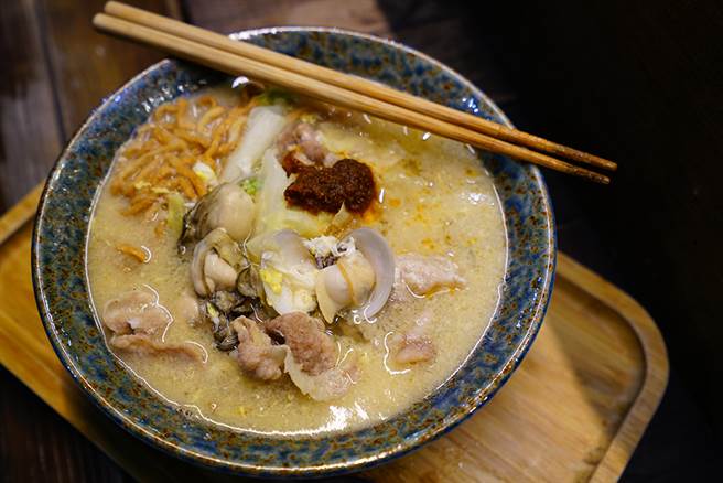 老板每天到市场挑选新鲜食材，以喂养家人的心情煮一碗充满诚意的家常味。（摄影/Cindy Lee）