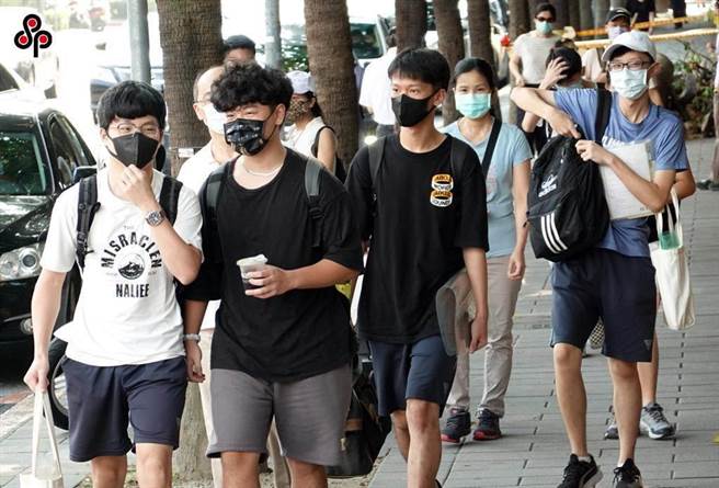 台北市卫生局表示，若有学生在注射疫苗后出现不适，可从打针当天开始计算，总共3天，可请疫苗假。（示意图／本报资料照片）