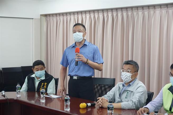 丰原区农会总干事蔡森扬提出冷链设施1165万元计画。（王文吉摄）