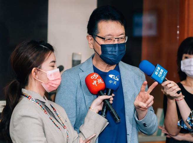 中廣董事長趙少康建議衛福部長陳時中，可以募集100位80歲或90歲的老人家，組團到莫德納總部抗議。（報系資料照）