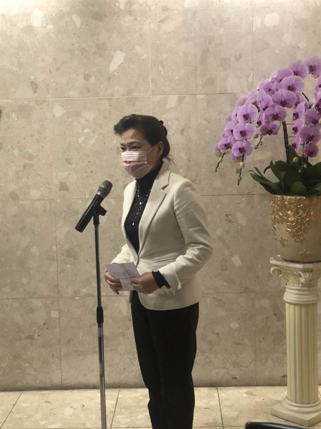 40家金融機構加碼振興五倍券優惠，經濟部長王美花樂觀說，數位券要跨過20％門檻非常容易。(資料照)