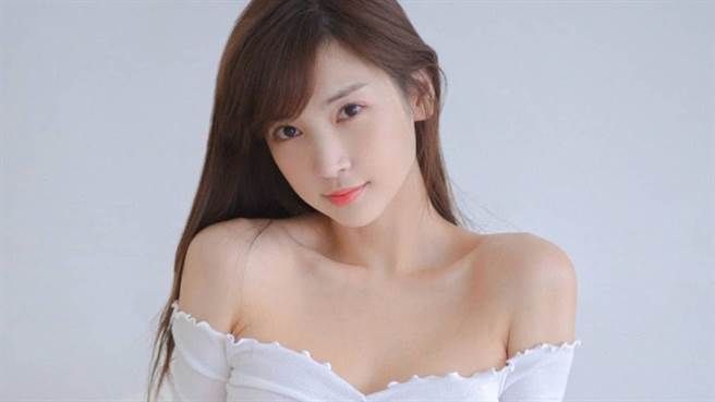 林李智（Leezy）近日更新YouTube频道，并在其中秀出火辣好身材。（图／IG@ leehaeinleezy）