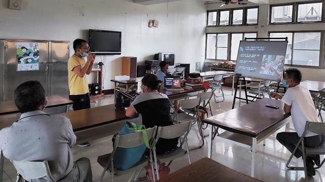 台南市官田区大崎社区开办纪录片培力课程。（彭瑞琴提供／刘秀芬台南传真）