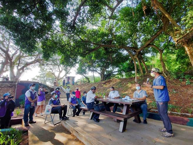 县府今天邀集〈金门县自然地景及自然纪念物审议会〉及相关权益单位会勘。（县府提供）