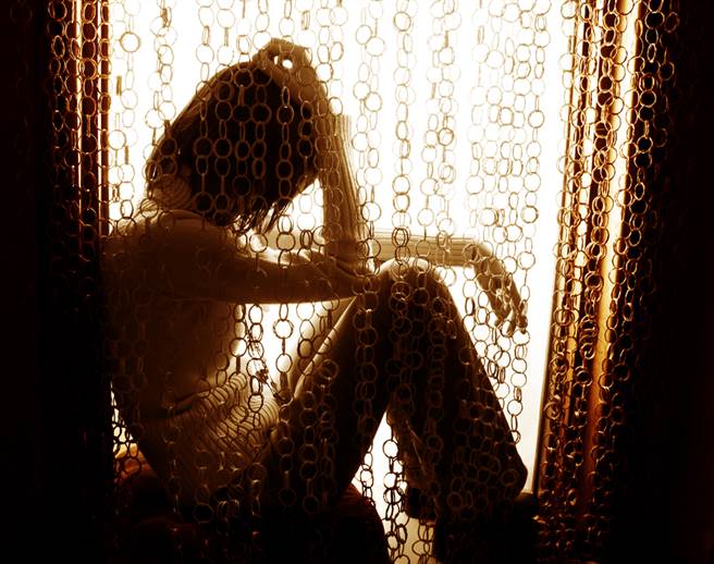 一名25岁领有轻度身心障碍手册的女子为谋生下海，却遇到白嫖客一毛也没赚到。（示意图／Shutterstock）