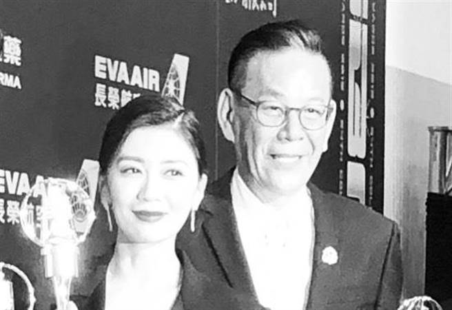 贾静雯在脸书PO出与龙劭华的合照，感嘆人生真的太无常。（图／翻摄贾静雯AlyssaChia脸书）