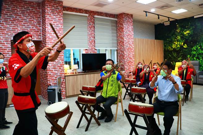 近年屏縣府極重視全齡共融遊憩的公共建設，繼九如全人照顧園區開館後，鹽埔鄉社福館也在14日啟用。（謝佳潾攝）