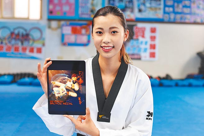 羅嘉翎與新北市文化局跨界合作推出新北兒藝節數位紀念品。（新北市文化局提供／陳慰慈新北傳真）