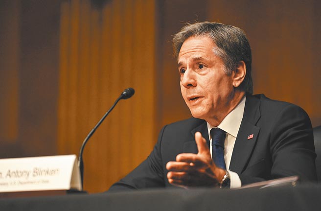 美媒Axios於12日報導，國務卿布林肯13日與14日兩天將親上火線，在國會參、眾兩院外交委員會就撤軍問題作證，屆時他將面臨職業生涯中最嚴厲的拷問。（中新社）