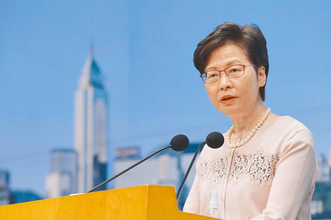 林郑月娥12日称，港府须为香港开创前景、增加土地、兴建房屋，但以目前港府架构，处理如此繁重的工作未必理想。图为林郑月娥资料照片。（中新社）