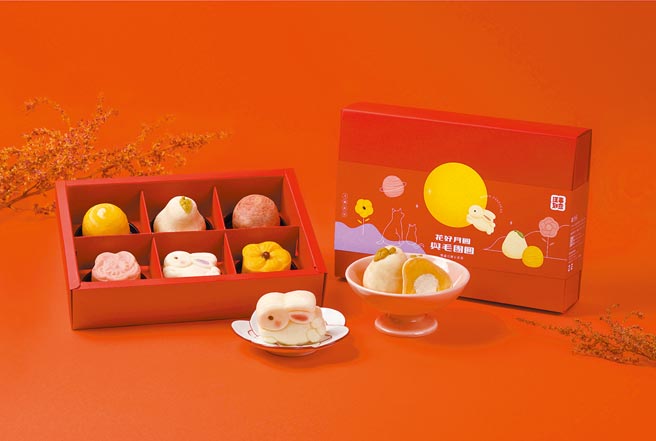 汪事如意的月饼礼盒，冰皮月饼、酥烤月饼各3颗，前者选择马铃薯、新鲜原肉、冷压初榨椰子油组成，使毛孩毛色更亮丽。（汪事如意提供）