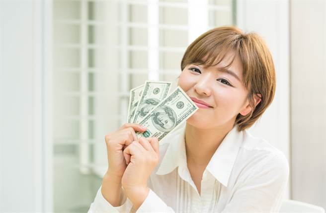 生肖屬羊、猴、雞、豬、龍的人中秋節財運超旺，有機會順利賺大錢。（圖／Shutterstock）