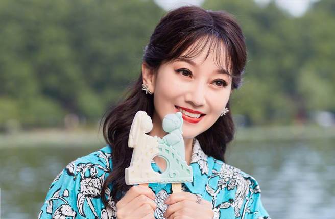 赵雅芝保养得宜，看不出66岁。（图／翻摄自微博）