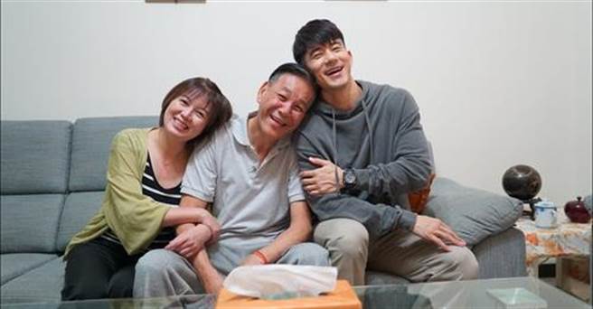 龙劭华14日猝逝，JR纪言恺得知后非常难过，直到深夜才整理好心情诉说对龙劭华的敬意。(图／龙劭华脸书)