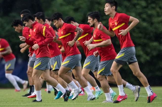 大陆国足要在短短数年后修成正果是可能的，当然这些都不如从娃娃抓起有长远意义，但是忧心的着急爱国球迷，或许希望长期与短期的双管齐下吧。（图为示意／网路)