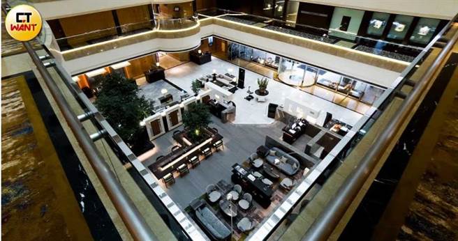 JR东日本台北打破饭店租赁必须租整栋的惯例，地下三楼由房东国泰人寿自行招租，同时还争取到比前租客还优惠的租金条件。（图／黄威彬摄）