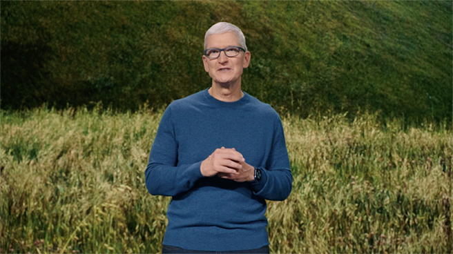 苹果秋季发表会在台湾时间15日凌晨1点登场，在PTT上掀起不小讨论；
图为苹果执行长Tim Cook在发表会中开场。（图／翻摄自苹果官网）