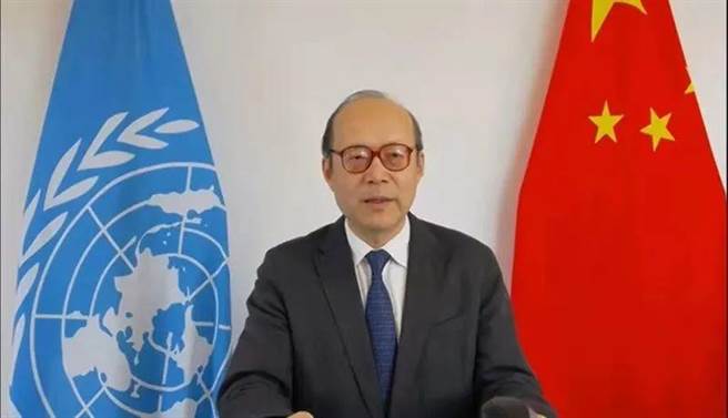 中国常驻联合国日内瓦代表团大使陈旭在人权理事会会议代表40多国作共同发言。（大陆央视）