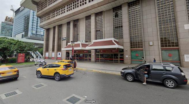 台北车站西侧门禁止计程车载客。（翻摄Google地图）