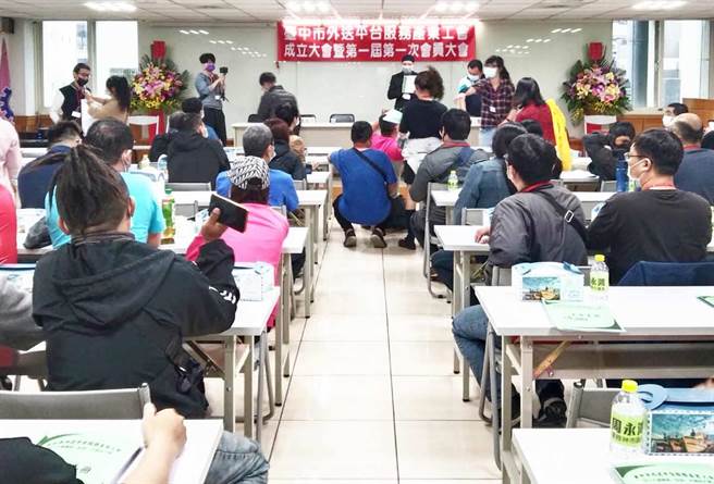 市议员周永鸿抨击说，劳工局日前为外送员举办馆健康促进体验课程，却透过平台未经由工会通知外送员。（市议员周永鸿服务处提供）