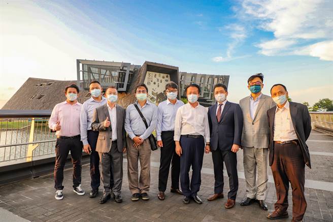 14日嘉義縣長翁章梁接待多位日商公司代表，雙方商洽談嘉義農業、能源及製造投資等事宜，希望能加速建設嘉義。（嘉義縣政府提供∕呂妍庭嘉義傳真）