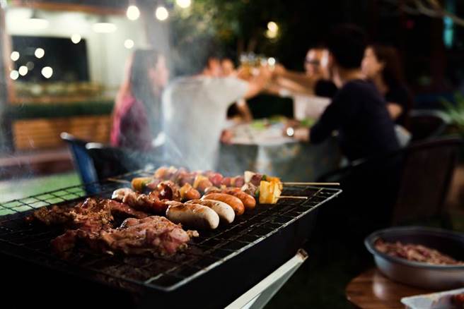 烤肉食材熱量曝光 第一名爆肥不意外 低熱量組也有驚喜好料。(示意圖/Shutterstock)