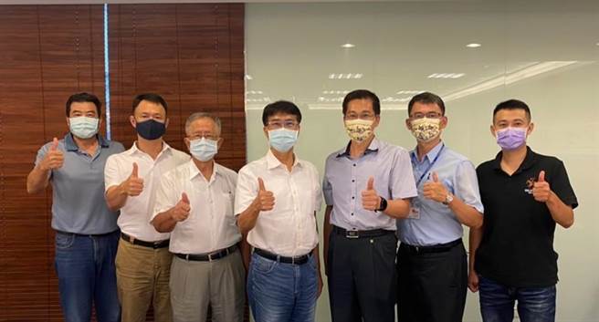 台中市警察局第六分局长蔡元戎率团队到侨光科技大学、逢甲大学及东海大学拜会，交流校园及交通安全等议题。（民眾提供／卢金足台中传真）