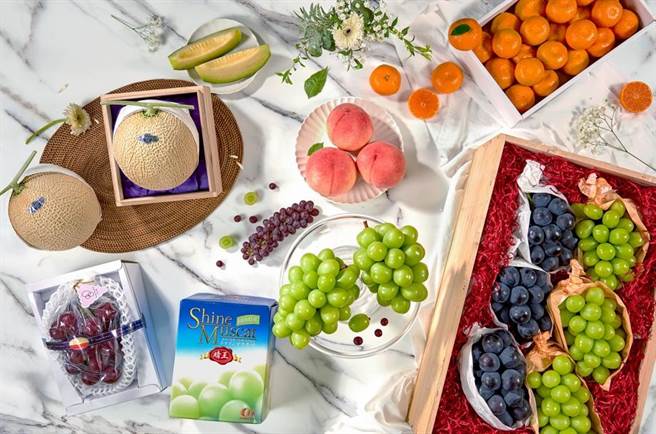 Breeze Super「经典20」周年庆，强打多样顶级水果。（微风提供）