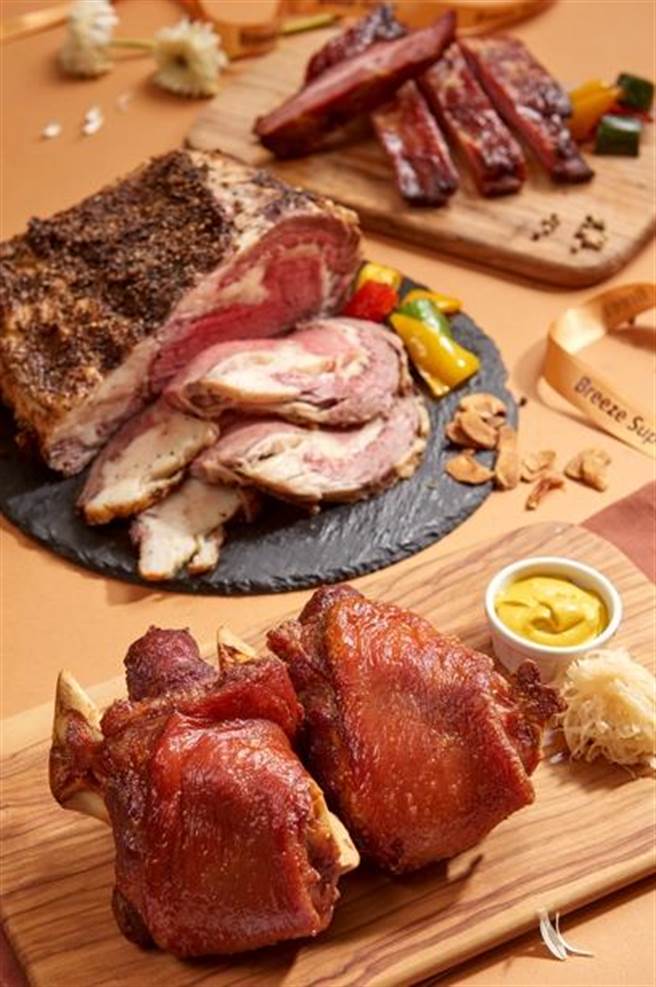 Breeze Super熟食三天王人气组，Roast Beef炙烧沙朗牛、德国猪脚、美式肋排，每组原价2930元、85折特价2500元/。（微风提供）