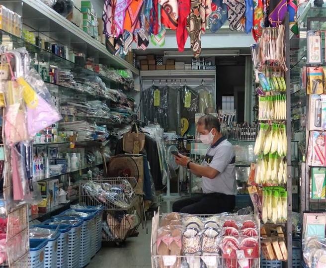 商家自营业者深受疫情影响，期待五倍券带来助益。（王英豪摄）
